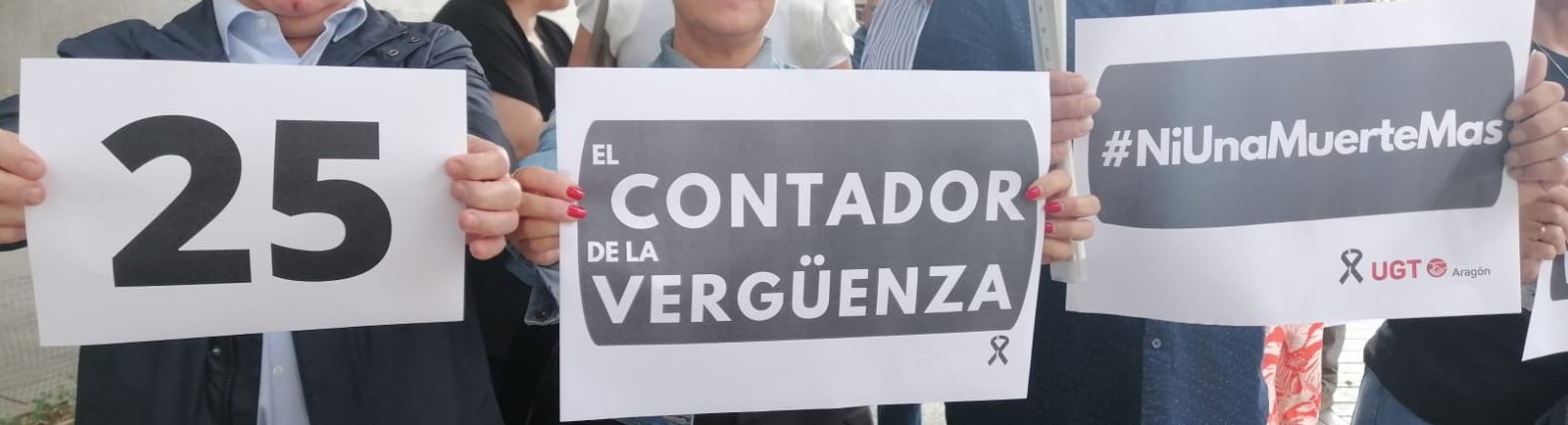 Carteles con el contador de la vergüenza de accidentes laborales mortales en Aragón