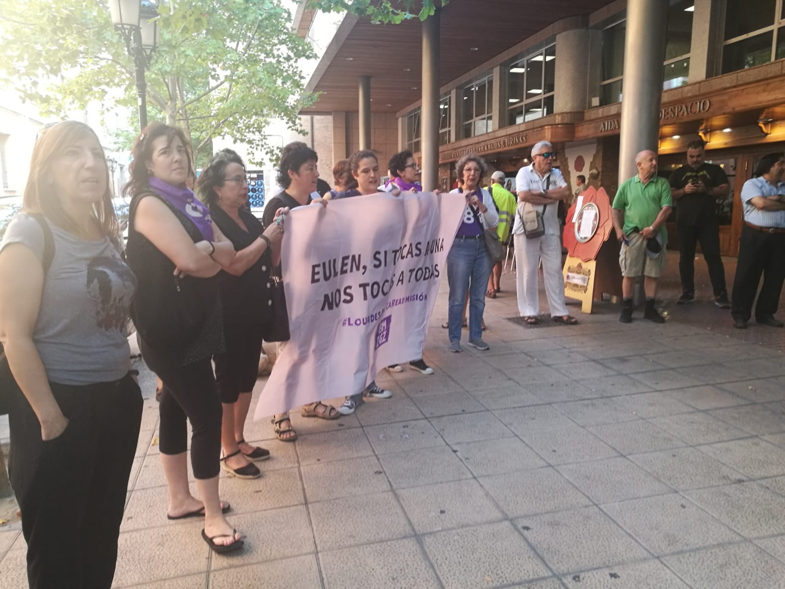 FESMC UGT satisfecha por la readminisón de la trabajadora despedida por secundar la Huelga el 8M sin avisar